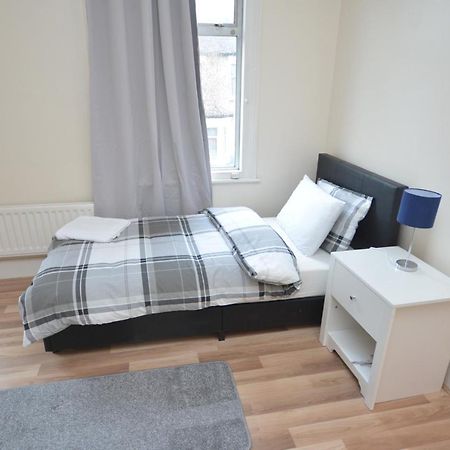 Cheerful 4 Bedroom House In Greater London Ngoại thất bức ảnh