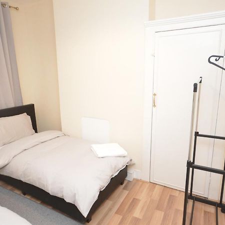 Cheerful 4 Bedroom House In Greater London Ngoại thất bức ảnh