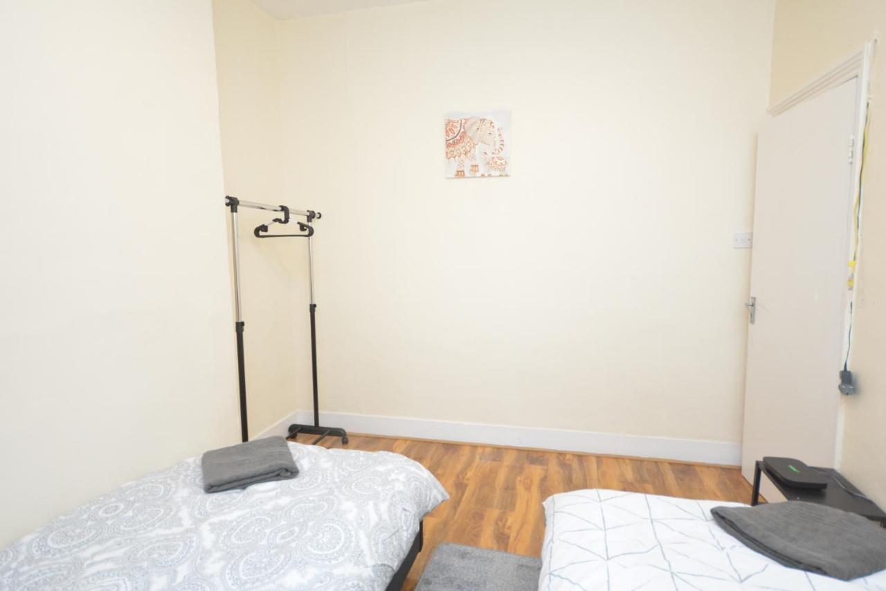 Cheerful 4 Bedroom House In Greater London Ngoại thất bức ảnh
