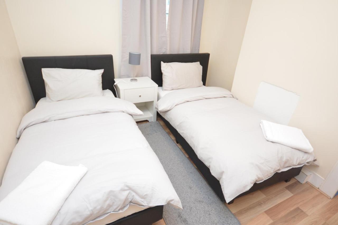 Cheerful 4 Bedroom House In Greater London Ngoại thất bức ảnh