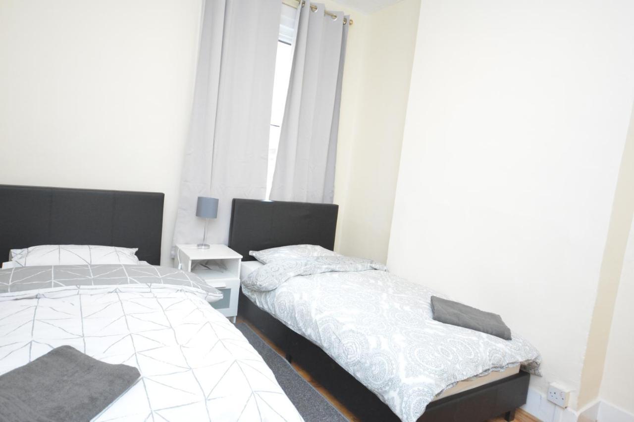 Cheerful 4 Bedroom House In Greater London Ngoại thất bức ảnh