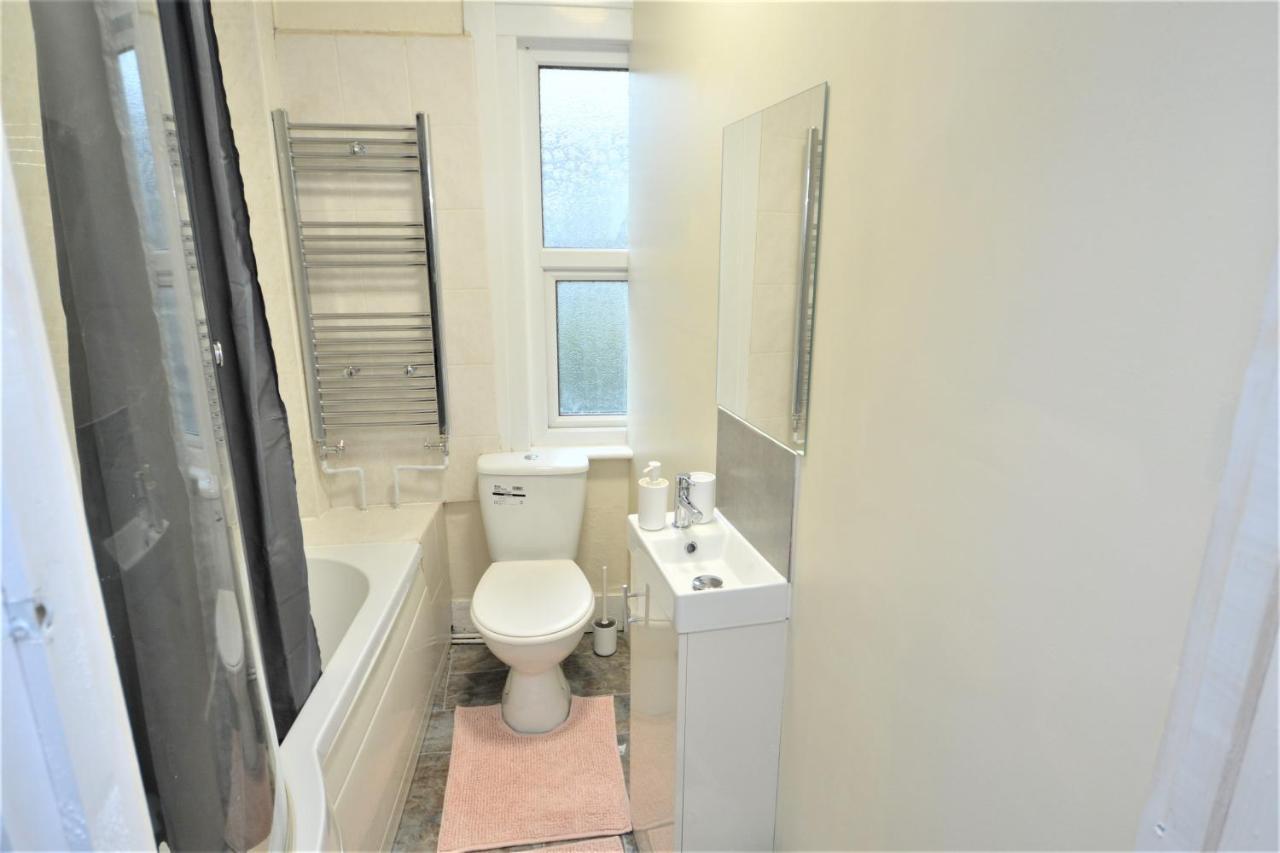 Cheerful 4 Bedroom House In Greater London Ngoại thất bức ảnh