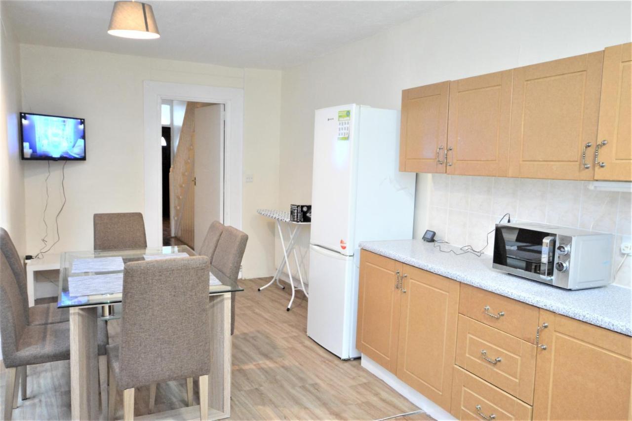 Cheerful 4 Bedroom House In Greater London Ngoại thất bức ảnh