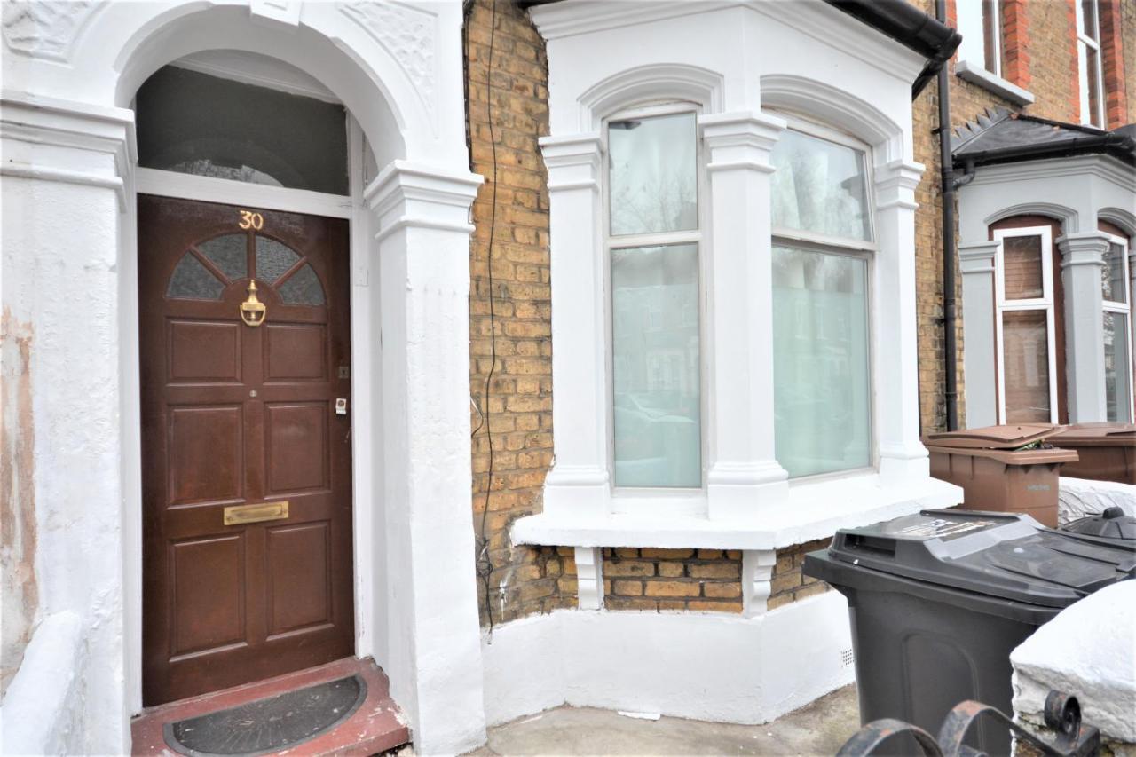 Cheerful 4 Bedroom House In Greater London Ngoại thất bức ảnh