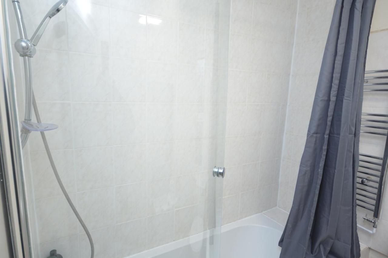 Cheerful 4 Bedroom House In Greater London Ngoại thất bức ảnh