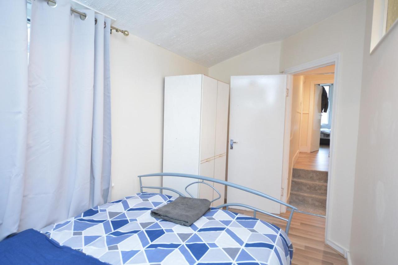 Cheerful 4 Bedroom House In Greater London Ngoại thất bức ảnh