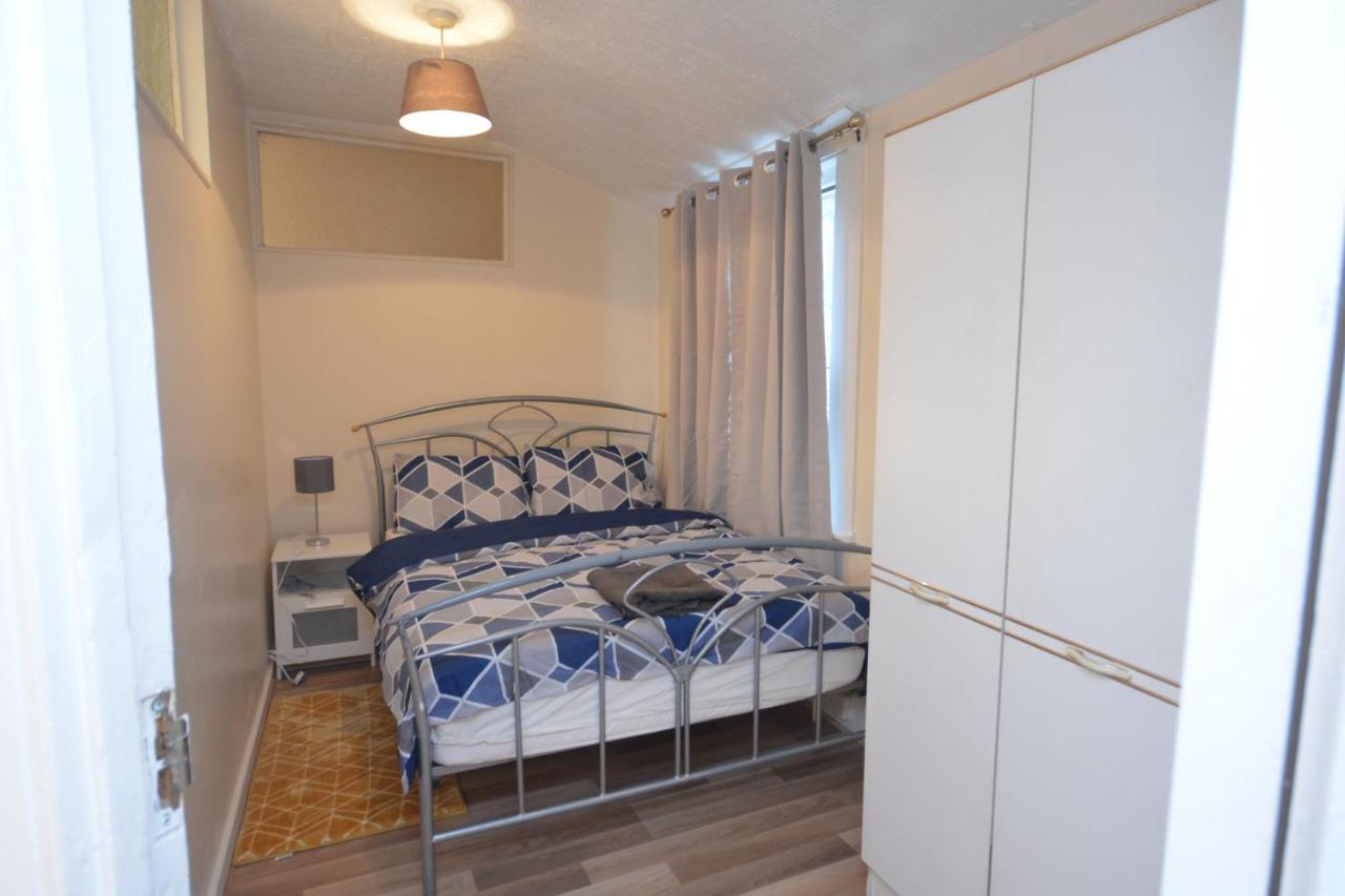 Cheerful 4 Bedroom House In Greater London Ngoại thất bức ảnh