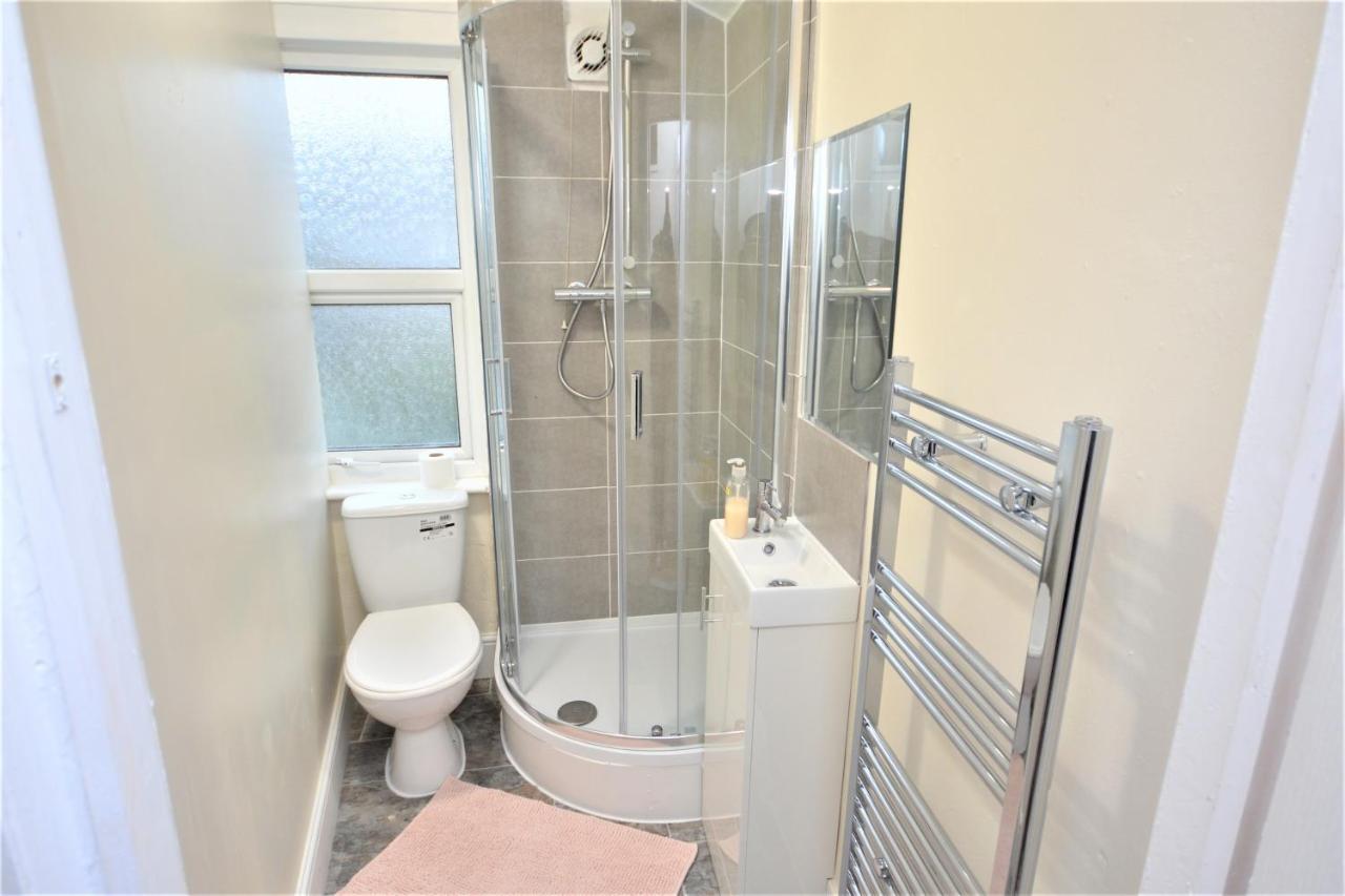 Cheerful 4 Bedroom House In Greater London Ngoại thất bức ảnh