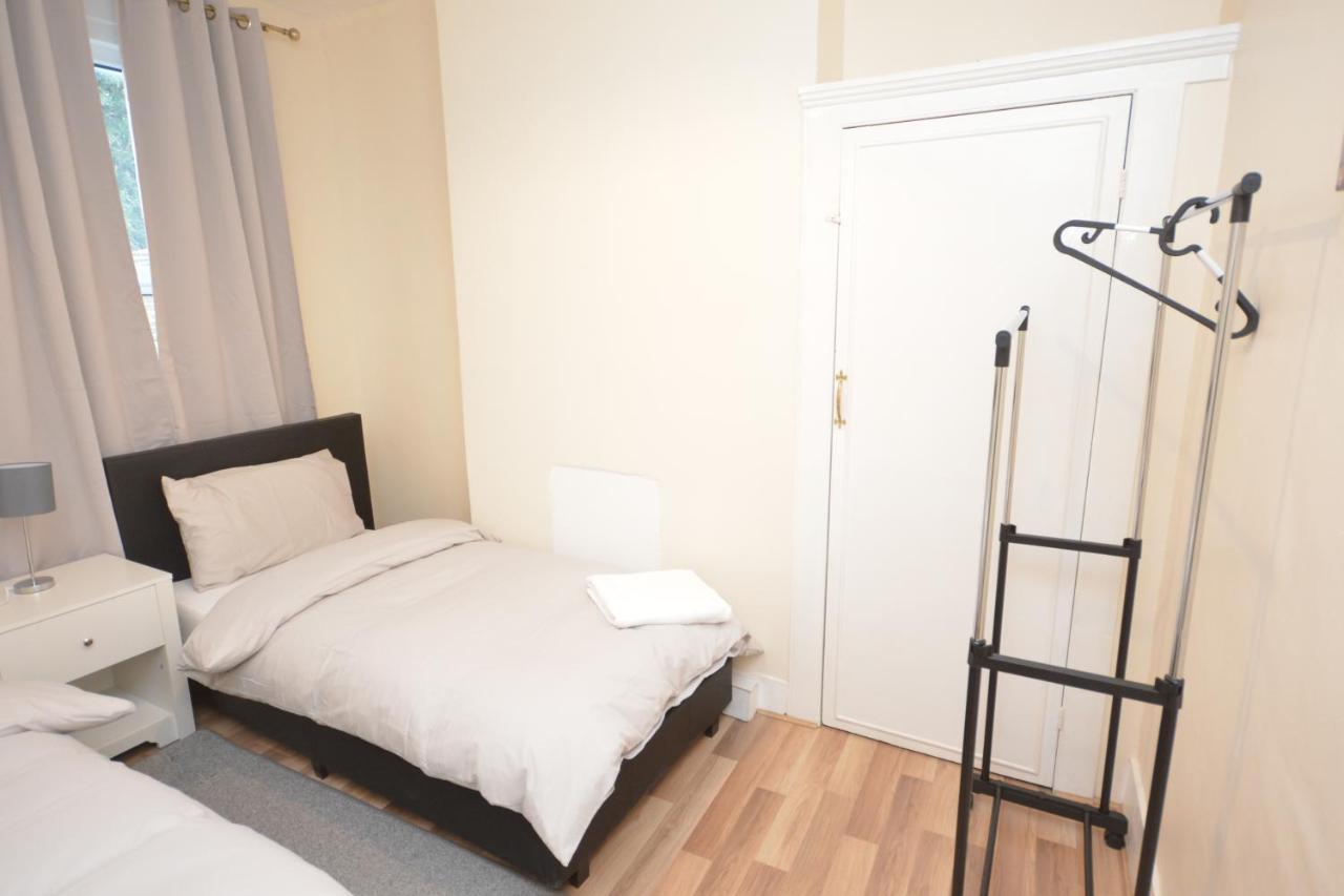 Cheerful 4 Bedroom House In Greater London Ngoại thất bức ảnh