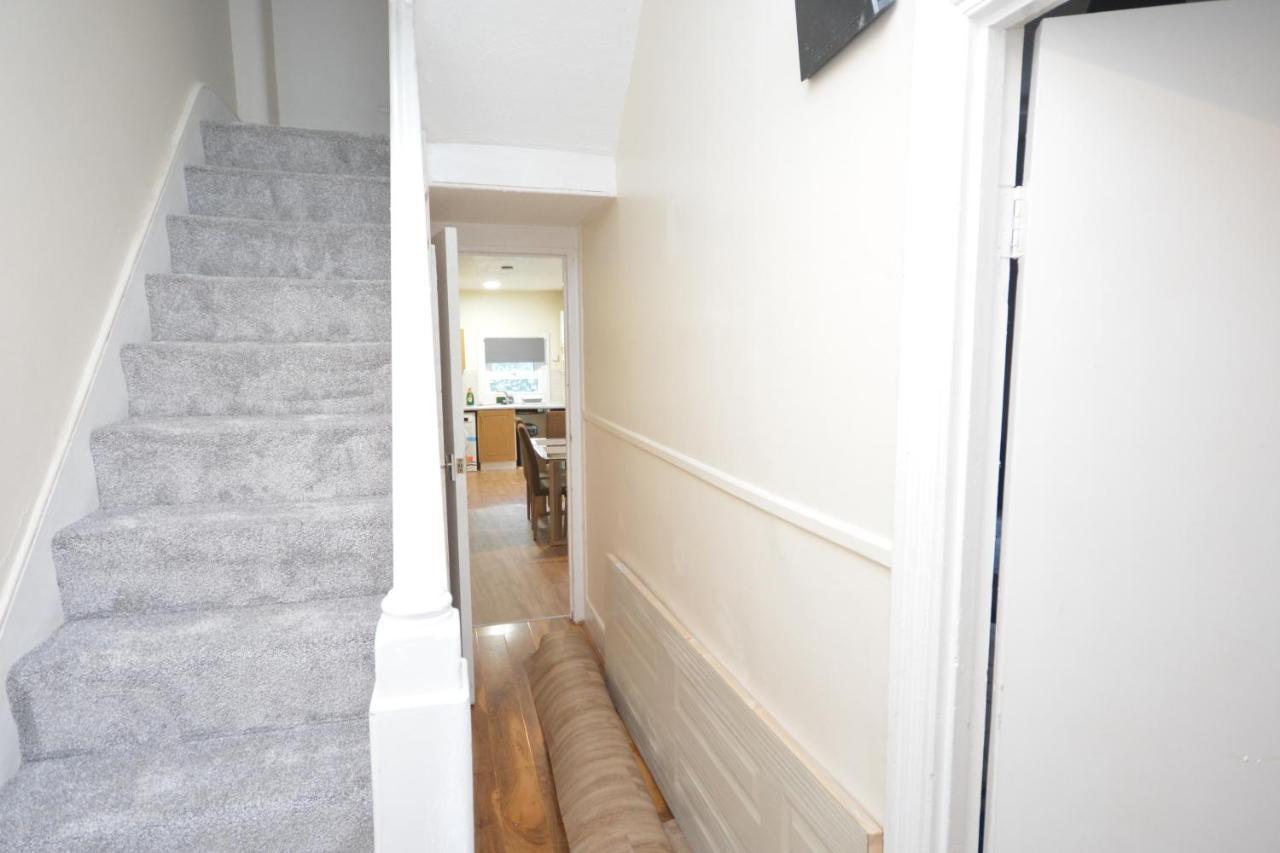 Cheerful 4 Bedroom House In Greater London Ngoại thất bức ảnh