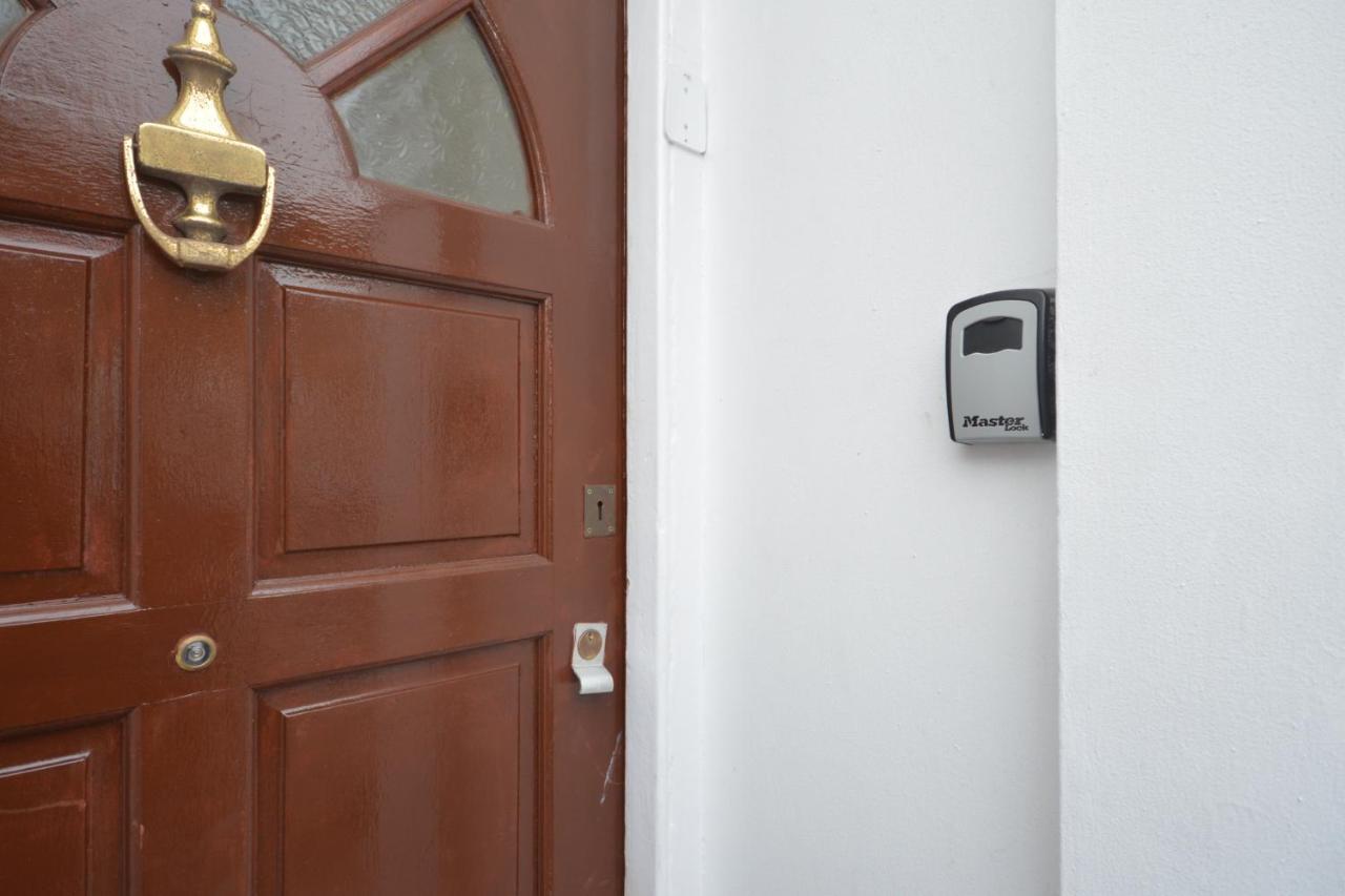 Cheerful 4 Bedroom House In Greater London Ngoại thất bức ảnh