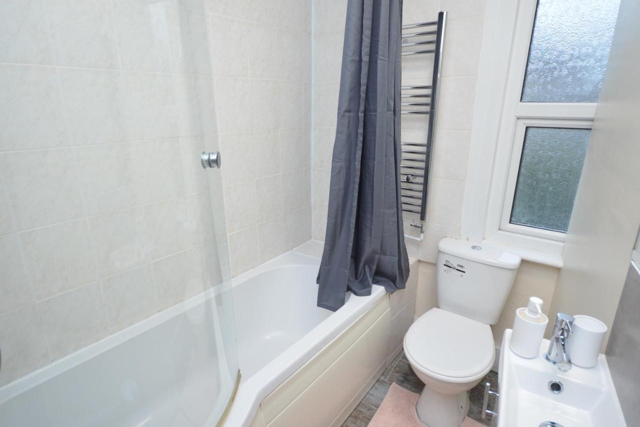 Cheerful 4 Bedroom House In Greater London Ngoại thất bức ảnh