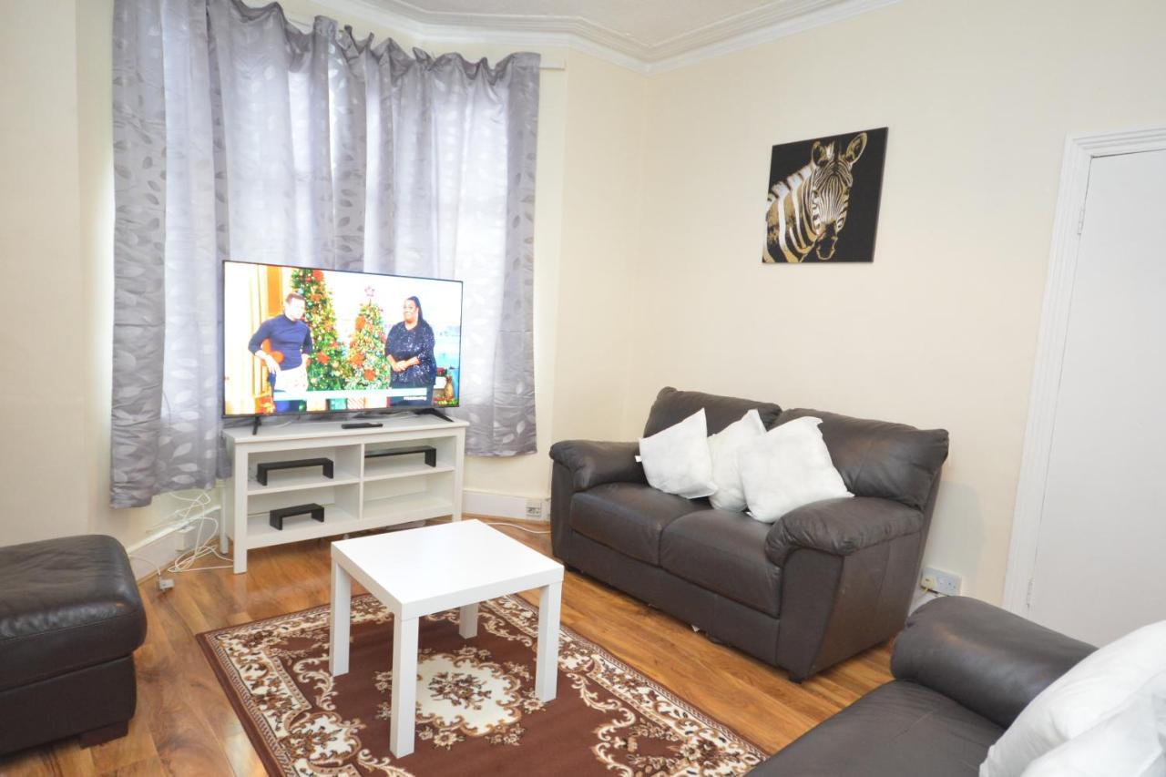 Cheerful 4 Bedroom House In Greater London Ngoại thất bức ảnh