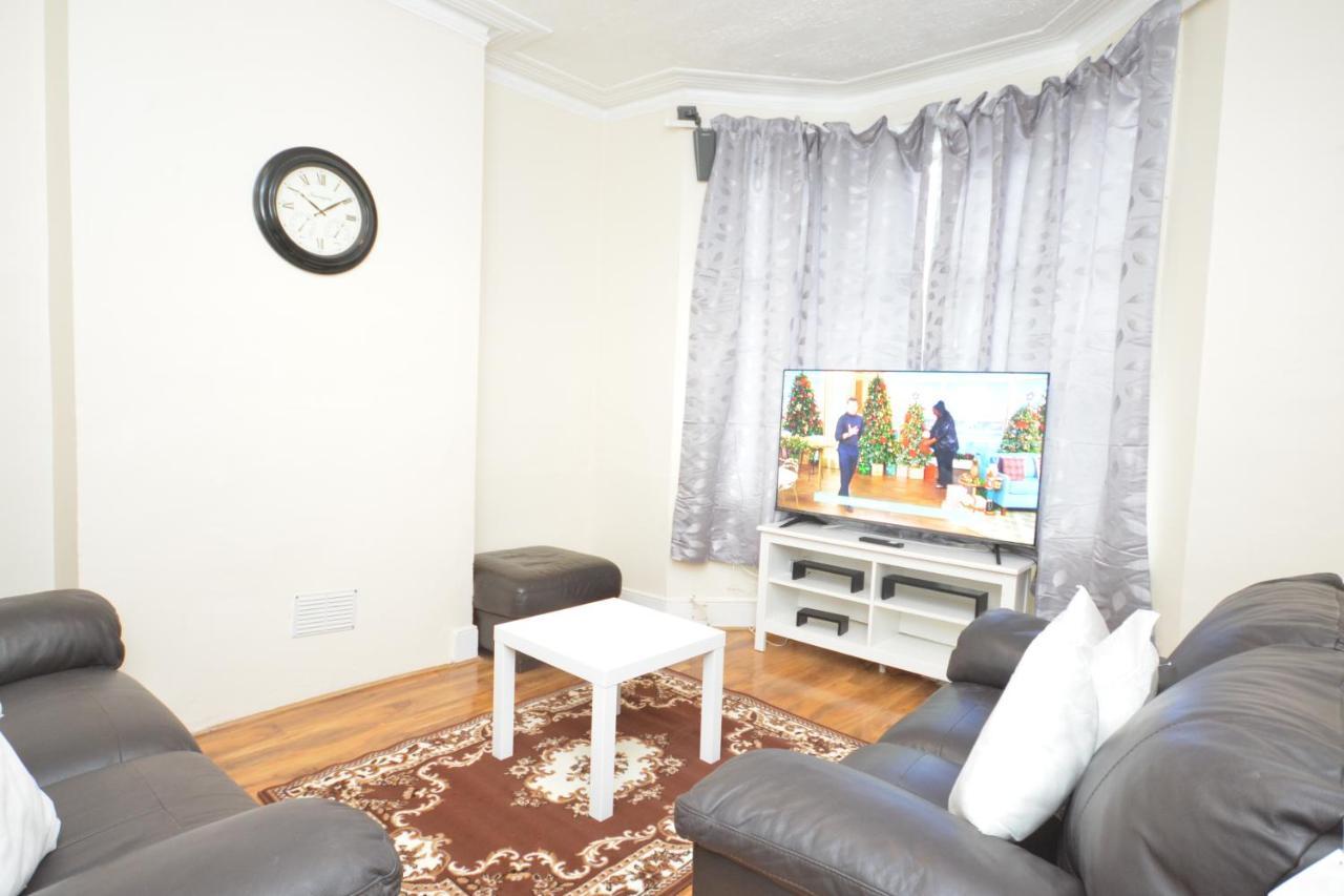 Cheerful 4 Bedroom House In Greater London Ngoại thất bức ảnh